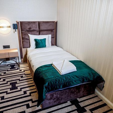 Hotel Carolin Călimăneşti エクステリア 写真