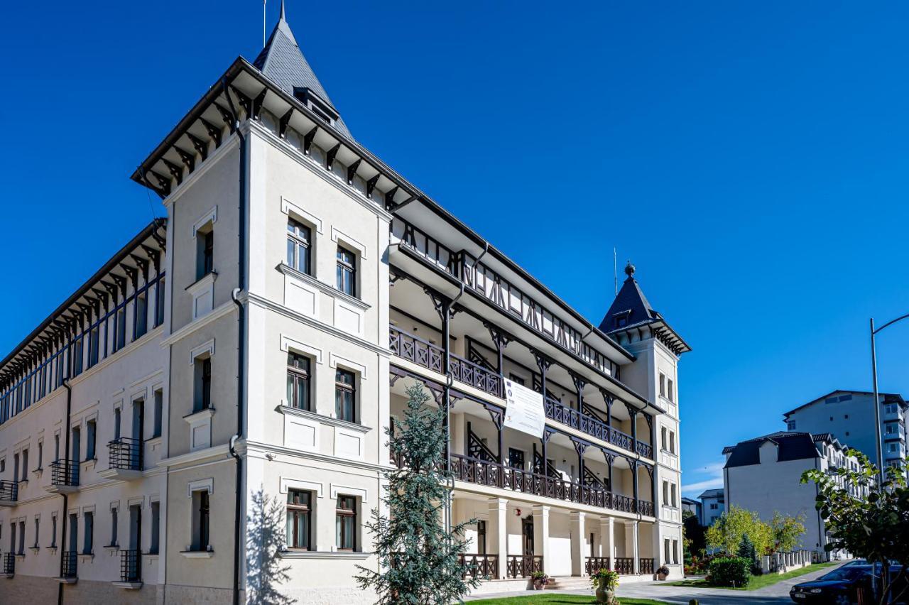 Hotel Carolin Călimăneşti エクステリア 写真
