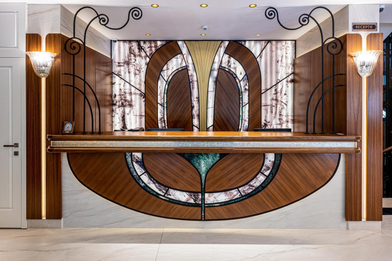 Hotel Carolin Călimăneşti エクステリア 写真