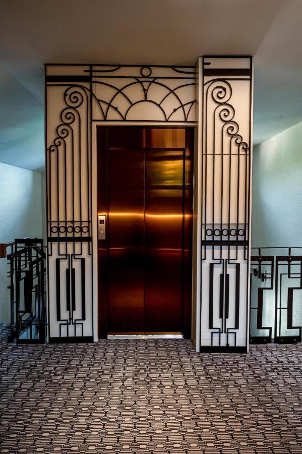 Hotel Carolin Călimăneşti エクステリア 写真