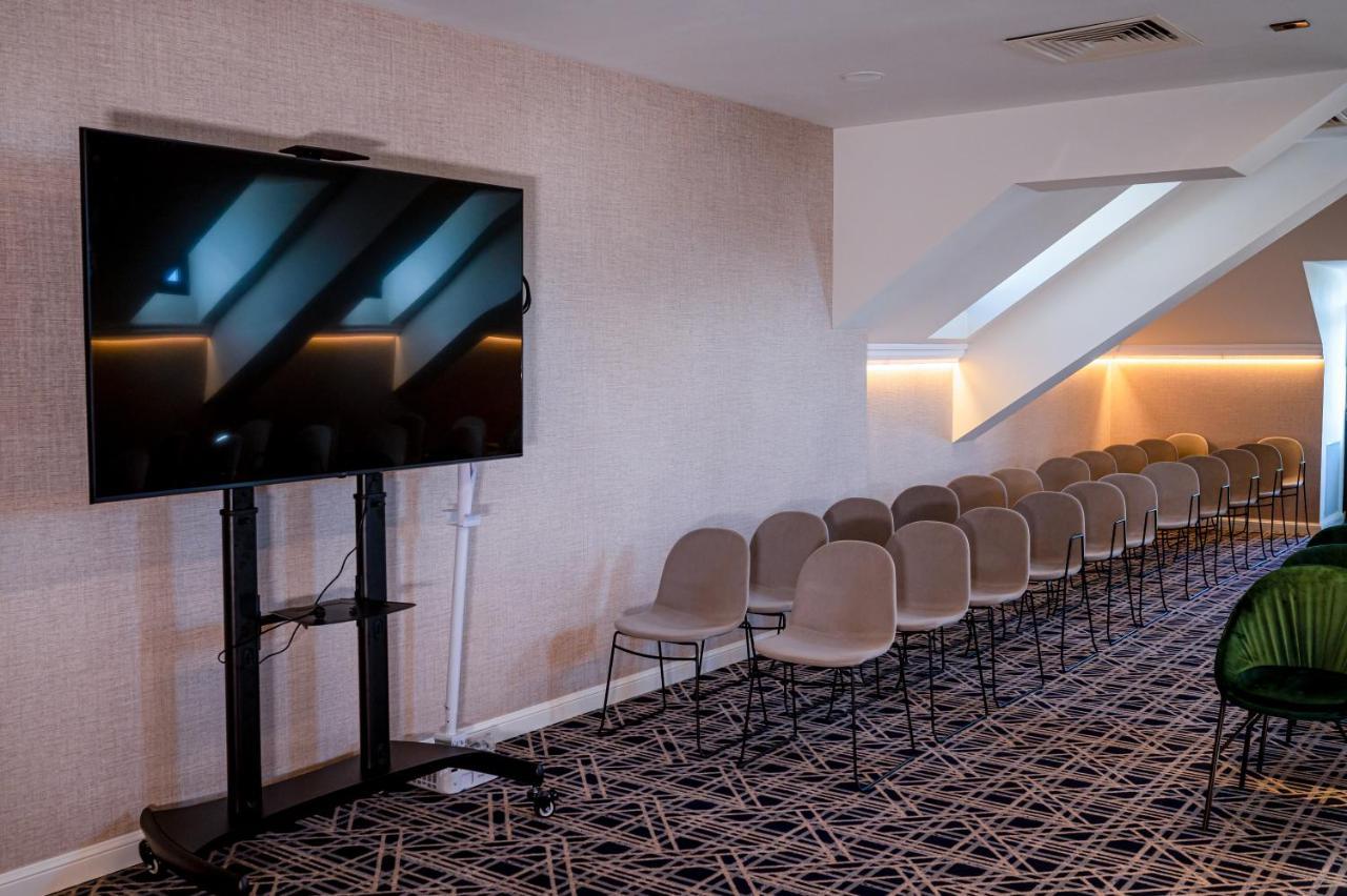Hotel Carolin Călimăneşti エクステリア 写真