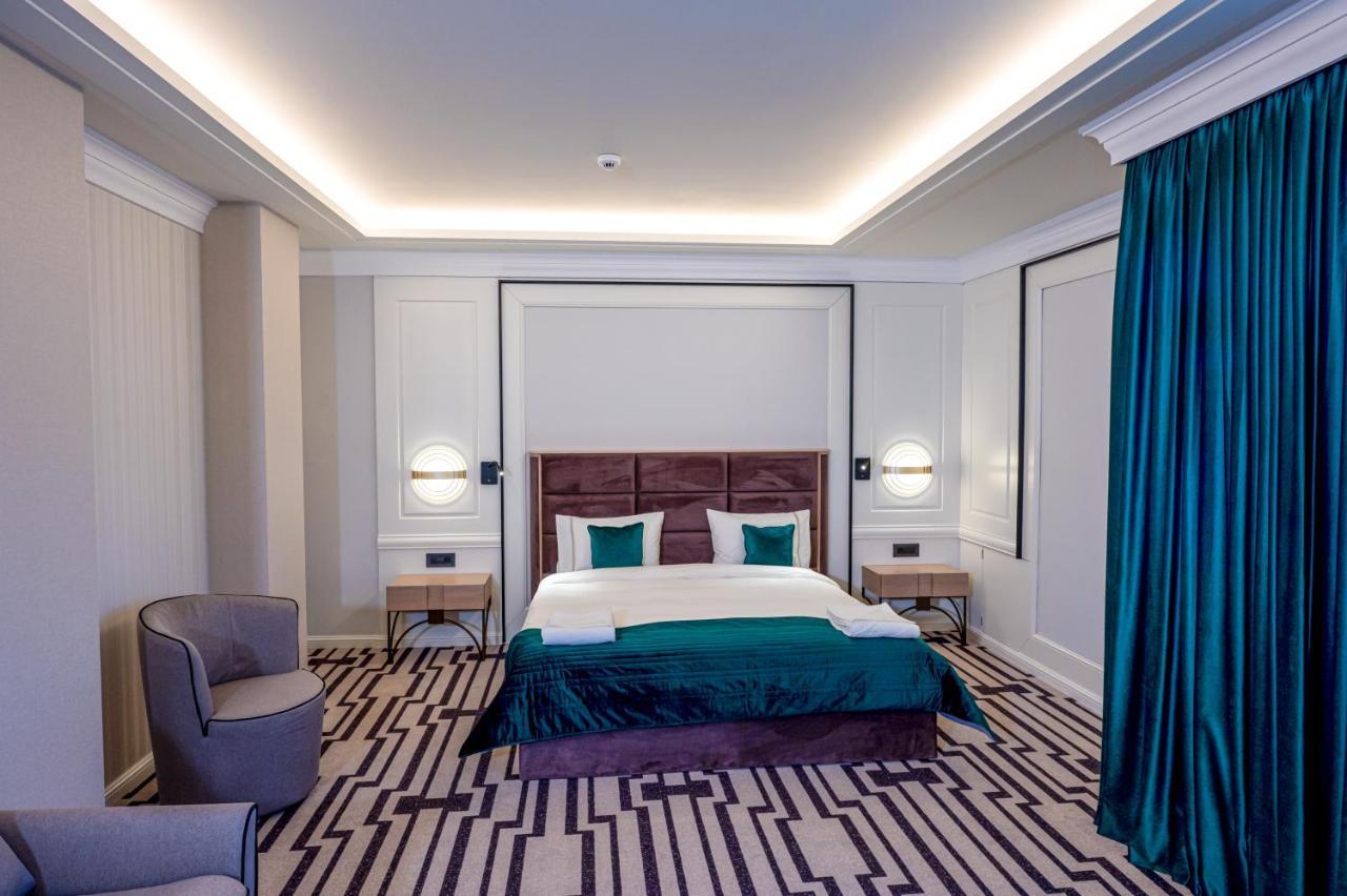 Hotel Carolin Călimăneşti エクステリア 写真
