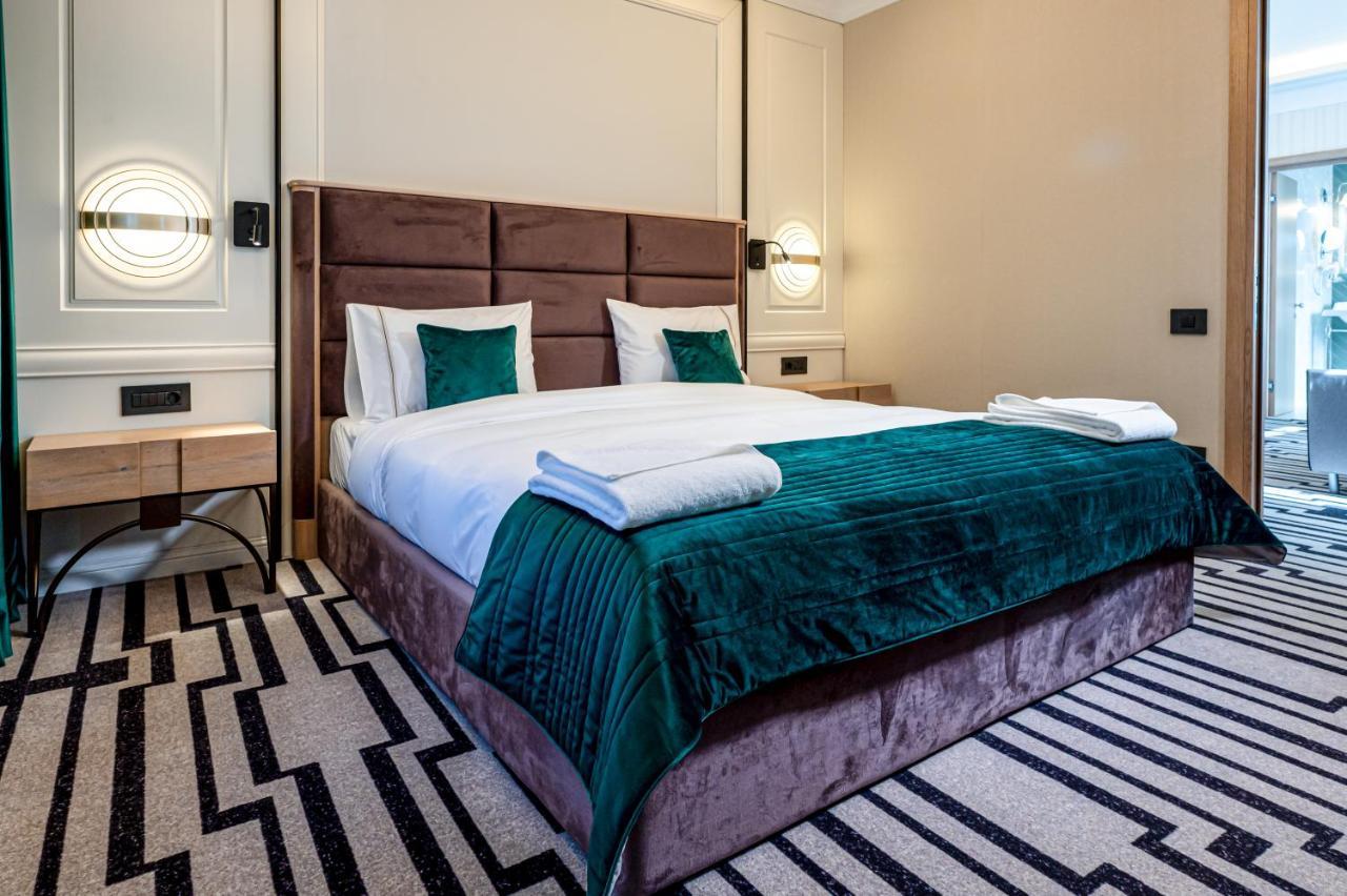 Hotel Carolin Călimăneşti エクステリア 写真